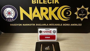 Bilecik Bozüyük'te şüpheli şahsın üzerinden tütüne sarılı esrar çıktı