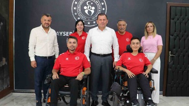 Kayseri'deki Boccia ekibi Çekya'daki Dünya Challenger için il müdürünü ziyaret etti