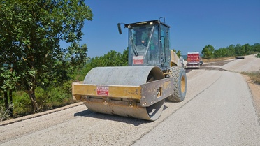 Bursa'da 4 ilçede 32,5 km yol yenileme çalışması başladı