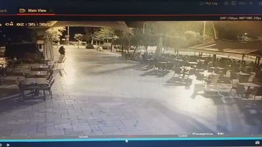 Çiğli Belediyesi'nin Akvaryum Cafe'sine motosikletli iki kişi silahlı saldırı düzenledi
