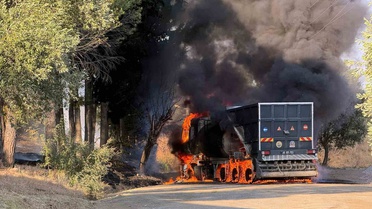 Muğla Dalaman'da belediyenin asfalt yama makinesi seyir halindeyken alev aldı