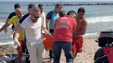 Sakarya Karasu'da denizde hareketsiz bulunan vatandaş hastaneye kaldırıldı