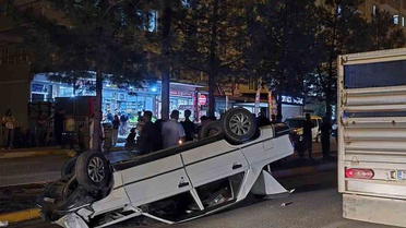 Diyarbakır Silvan'da iki aracın çarpıştığı kazada 1 kişi yaralandı