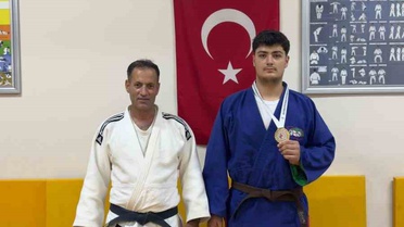 Elazığlı Ali Asaf Çiçek, Bulgaristan'daki Avrupa Kuraş Şampiyonası'nda Türkiye'yi temsil edecek