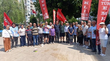 Emekliler Mersin'de enflasyon verilerini protesto etti