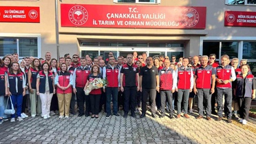 Tarım Bakan Yardımcısı Gümen, Gökçeada'da üzüm hasadına katıldı