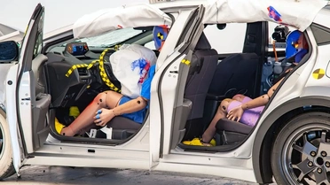 IIHS testinde 7 araçtan yalnızca Kia Telluride ve Tesla Model Y zirvede