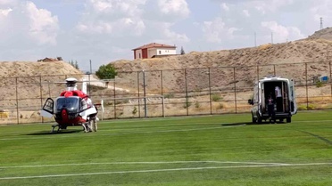 Malatya Darende'de kalp krizi geçiren 48 yaşındaki hasta hava ambulansıyla sevk edildi