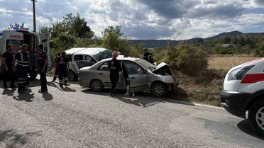 Kastamonu Tosya'da kamyonet ve otomobil çarpıştı, 4 kişi yaralandı