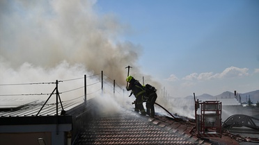 Kayseri OSB'de tekstil fabrikasının deposunda yangın çıktı, ekipler söndürdü