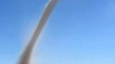 Konya Karatay'da tarlada aniden oluşan hortum çiftçinin cep telefonuyla böyle kaydedildi