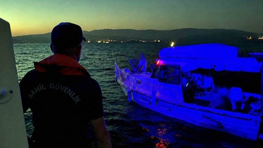 Milas açıklarında motor arızası yapan teknedeki 2 kişi kurtarıldı