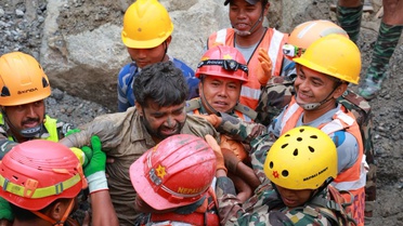 Nepal'de selde tünelde mahsur kalan 2 işçi 9 gün sonra sağ çıkarıldı