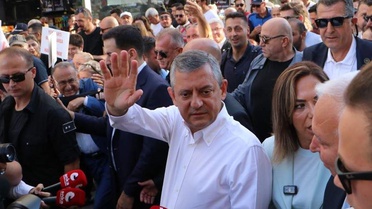 Yeni Parti lideri Özgür Özel, Tekirdağ'da belediye başkanlarına rozet taktı