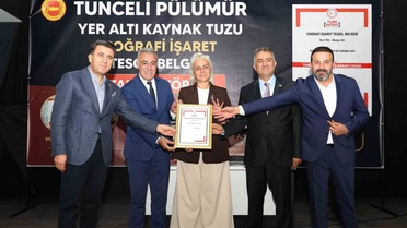 Pülümür'ün yer altı kaynak tuzu coğrafi işaretle tescillendi, Vali Aygöl belgeyi teslim aldı