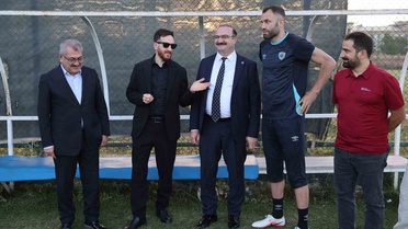 Rektör Hacımüftüoğlu, Konyaspor maçı öncesi Erzurumspor FK'ya başarı diledi