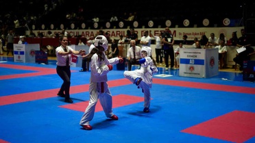 Samsun'da 7 ülkeden 1247 sporcu karate şampiyonasında mücadele ediyor