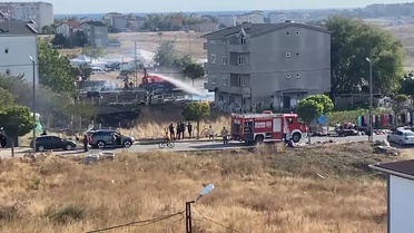 Silivri'de otluk yangını evlere sıçramadan söndürüldü, bir baraka zarar gördü