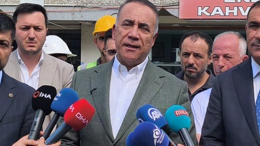 Sultangazi'de yüzde 100 uzlaşılan Mavi Evler Sitesi'nin yıkımı törenle başladı