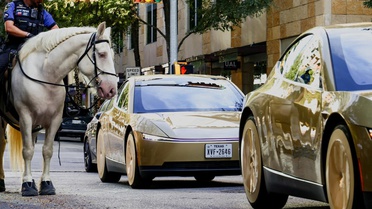 Tesla'nın sürücüsüz robotaksisi Cybercab Austin'de yollarda