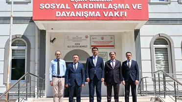 Uşak Valisi sosyal hizmet ve yardım çalışmalarını yerinde inceledi