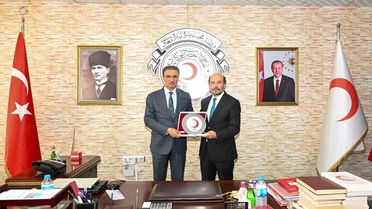 Vali Baruş, Kızılay Erzurum Şubesi'nde yürütülen çalışmalar hakkında bilgi aldı
