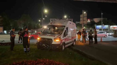 Kayseri Kocasinan'da ambulans ile otomobil çarpıştı, 6 kişi yaralandı