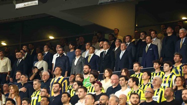 Gençlik ve Spor Bakanı Bak, Fenerbahçe-Beşiktaş derbisini protokol tribününden izledi