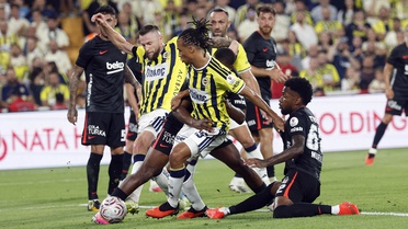 Fenerbahçe derbisini Beşiktaş 2-1 kazandı, Vlahovic'in golüyle puanını 9 yaptı