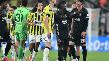 Fenerbahçe'ye sahasında büyük şok! Öne geçtikleri derbiyi kaybettiler