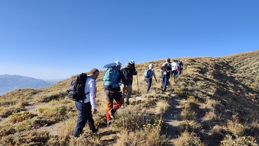 Bitlis'te 11 doğasever Nemrut Kalderası'nda 30 km'lik çanak yürüyüşüne başladı