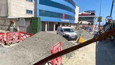 Eyüpsultan'da İSKİ'nin kazısı doğalgaz borusunu patlattı, ekipler sokağı şeritle kapattı