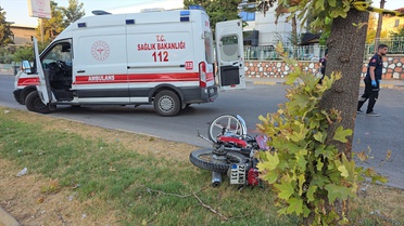 Nizip'te motosikletiyle refüje ve ağaca çarpan 14 yaşındaki çocuk hayatını kaybetti