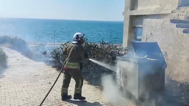 Hatay Arsuz'da otluk alan yangını itfaiyenin hızlı müdahalesiyle büyümeden söndürüldü