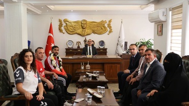 Iğdır Valisi Taşolar, Akdeniz Oyunları'nda bronz kazanan milli judocu Salih Yıldız'ı kabul etti