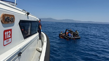 İzmir Çeşme ve Menderes'te 57 göçmen kurtarıldı; Aydın'ın Didim ilçesinde 32 göçmen yakalandı