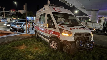 Kayseri Kocasinan'da ambulans-otomobil çarpıştı; 6 kişi yaralandı