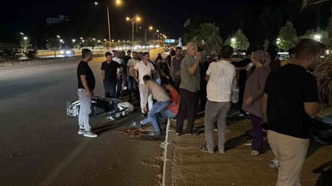 Adıyaman'da kontrolden çıkan otomobilin park halindeki araca çarptığı kazada 5 kişi yaralandı