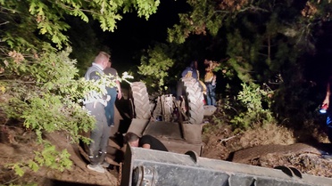 Kütahya Domaniç'te traktör devrildi, 63 yaşındaki sürücü yaralandı