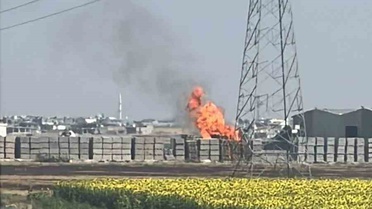 Mardin Artuklu'da tarlada çıkan yangın imalathaneye sıçradı, ekipler söndürdü