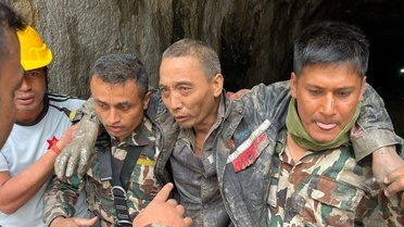 Nepal'deki sel felaketinde tünelde mahsur kalan Çinli işçi 11 gün sonra sağ kurtarıldı