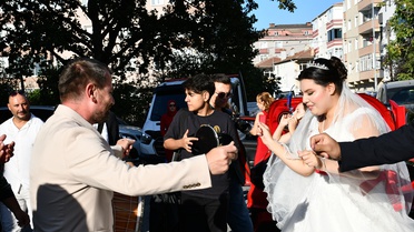 Tekirdağ Kapaklı'da özel gereksinimli Esmanur, sembolik düğünle hayaline kavuştu