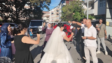 Tekirdağ Kapaklı'da özel gereksinimli Esmanur'un gelinlik hayali sembolik düğünle gerçekleşti