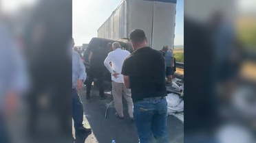 Şanlıurfa Suruç-Birecik yolunda minibüs TIR'a çarptı, bir çocuk ile kadın öldü