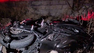 Muğla Seydikemer'de motosiklet ile otomobil çarpıştı; iki genç hayatını kaybetti