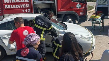 Tokat'ın Niksar ilçesinde iki otomobil çarpıştı, 4 kişi yaralandı