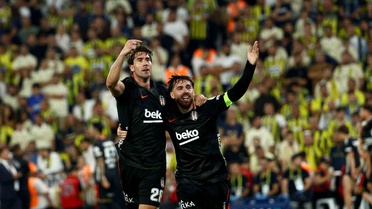 Süper Lig'de Beşiktaş, deplasmanda Fenerbahçe'yi Vlahovic'in golüyle 2-1 yendi