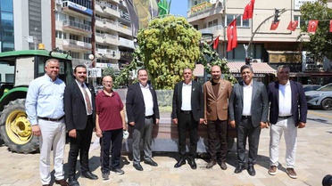 Manisa'da yıllar sonra yeniden başlayan Bağbozumu Şenlikleri kent merkezinde coşkuyla açıldı