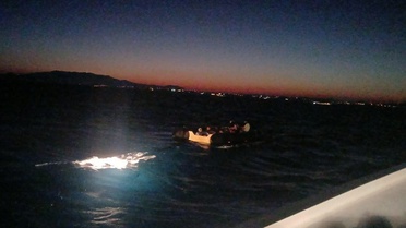 İzmir açıklarında Yunanistan'ca geri itilen 57 düzensiz göçmen kurtarıldı