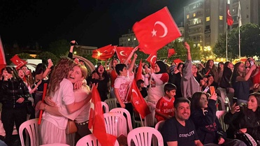 Çorum'da finali izleyenler, A Milli Kadın Voleybol Takımı'nın Avrupa şampiyonluğunu coşkuyla